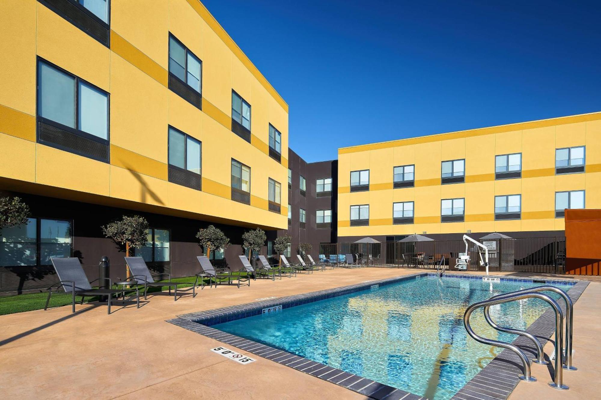 Fairfield Inn & Suites By Marriott Fresno Yosemite International Airport Екстер'єр фото